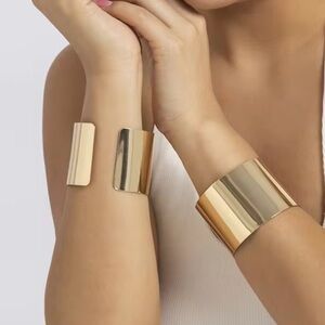 NWT. Zara Golden Pack of Two Wide Bracelets.